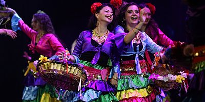 Karagöz Halk Danslarında muhteşem gösteriler 
